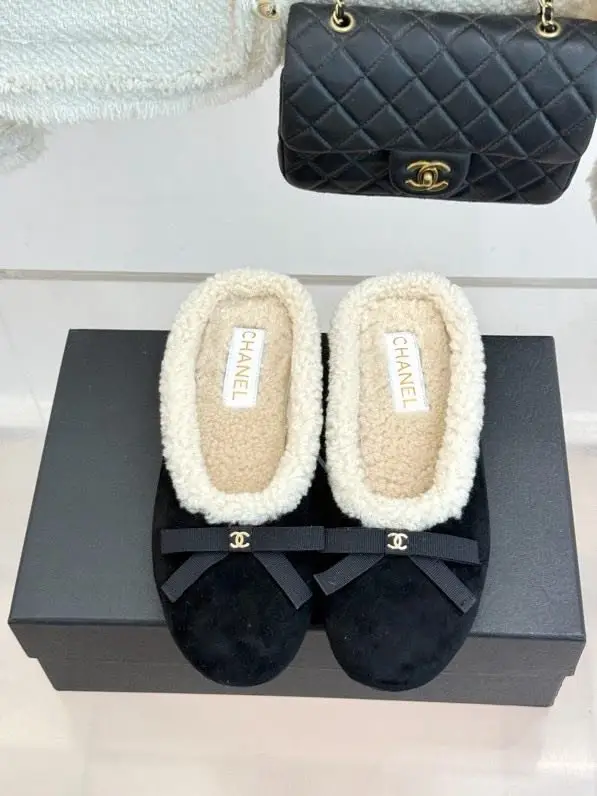 Chanel — Балетки на хутрі жіночі