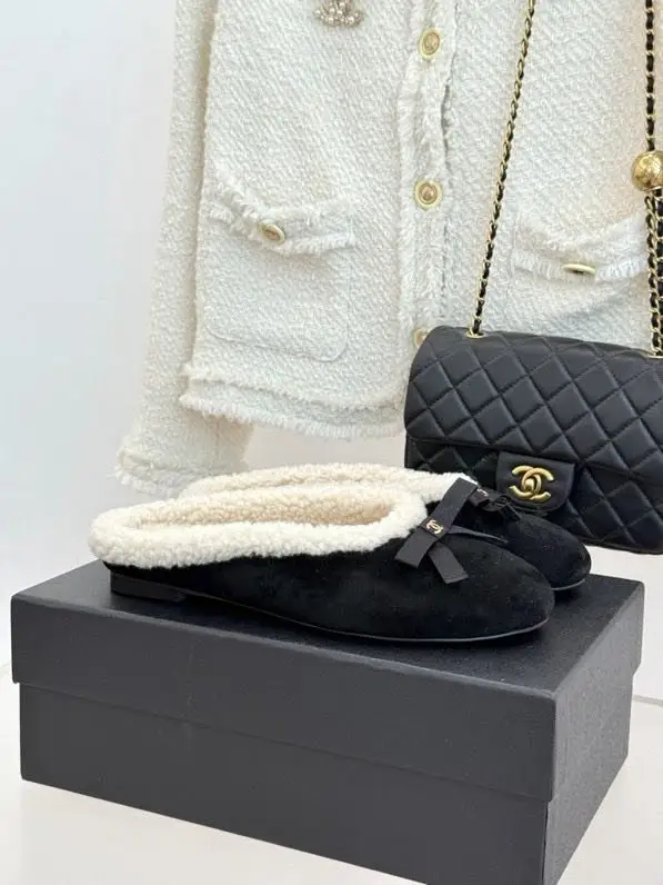 Chanel Ballet shoes on fur women's — Photo 4