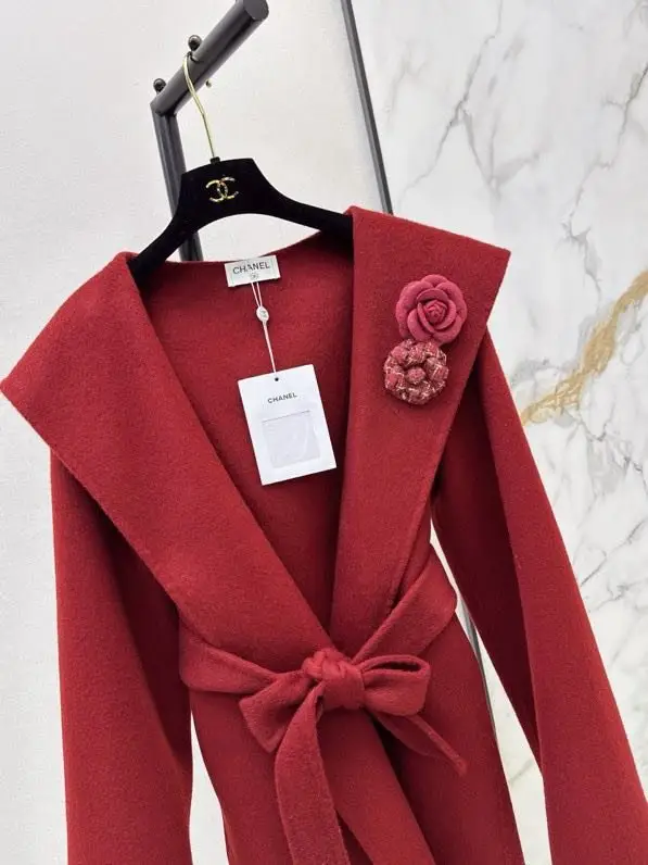 Chanel Bilateral wool coat from hood — Photo 3