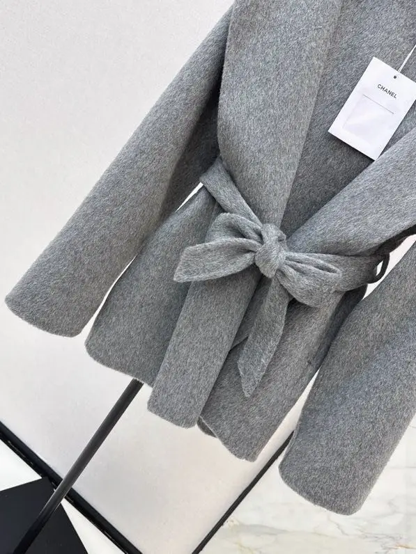 Chanel Bilateral wool coat from hood — Photo 3