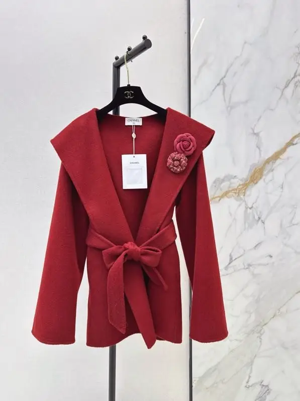 Chanel Bilateral wool coat from hood — Photo 4
