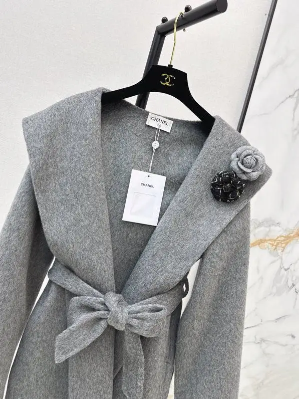 Chanel Bilateral wool coat from hood — Photo 4