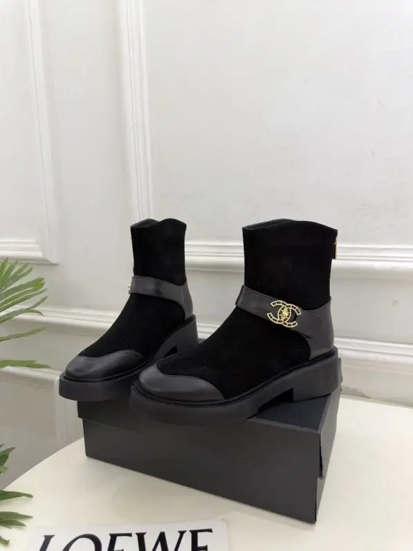 Chanel — Черевики Chanel Double C з пряжкою і блискавкою ззаду