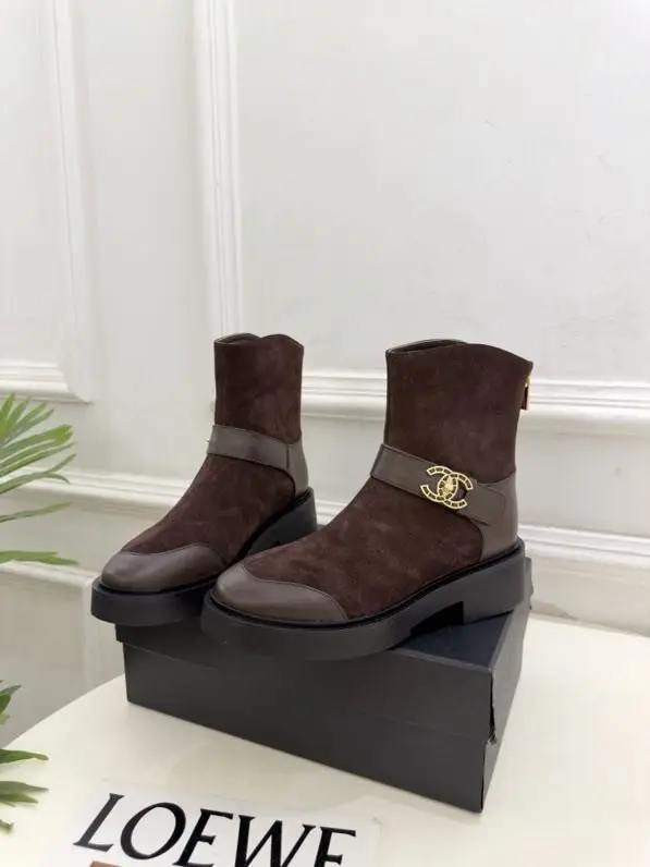 Chanel — Черевики Chanel Double C з пряжкою і блискавкою ззаду