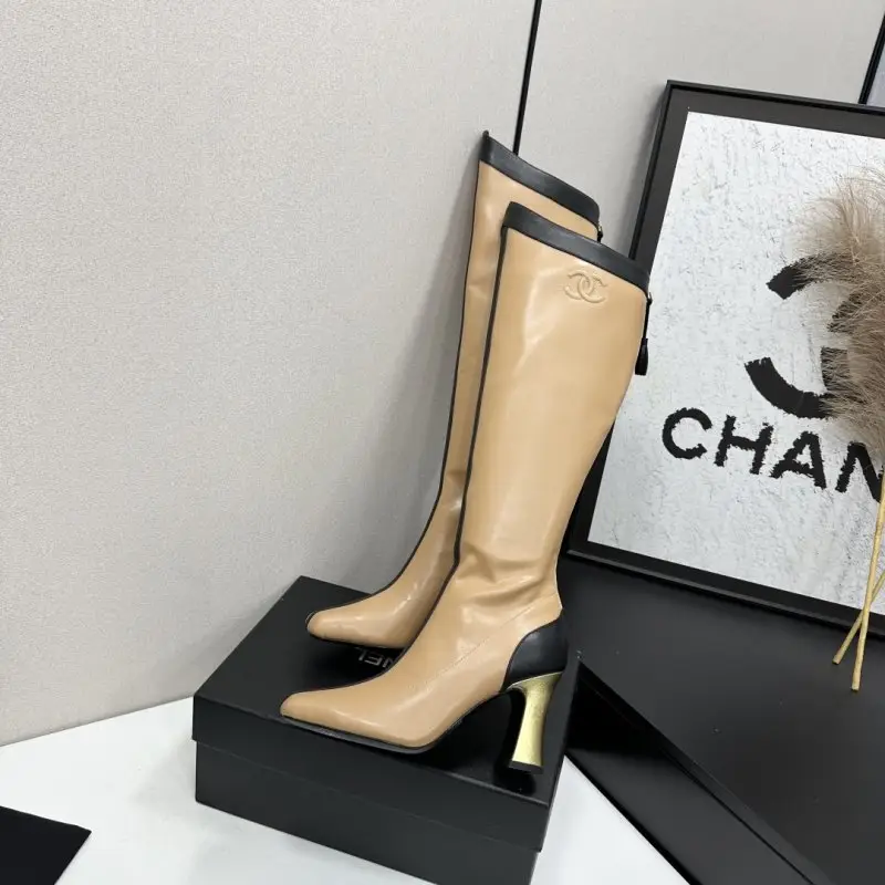 Chanel Boots high leather women's on heel — Photo 2