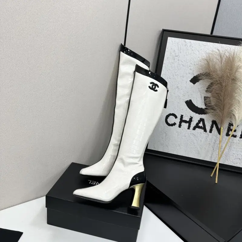 Chanel Boots high leather women's on heel — Photo 2