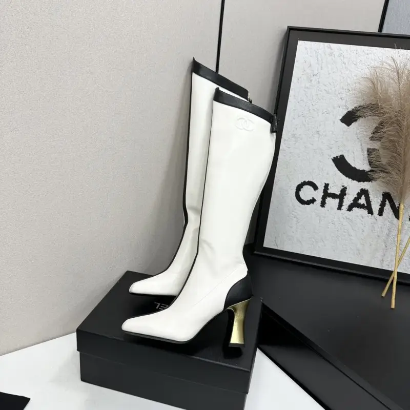 Chanel Boots high leather women's on heel — Photo 2