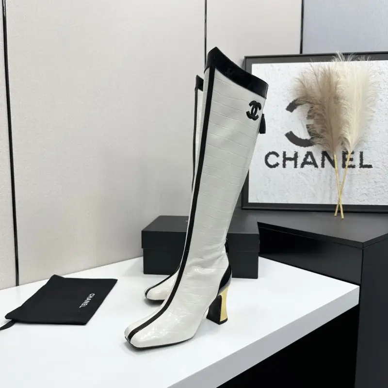 Chanel Boots high leather women's on heel — Photo 3