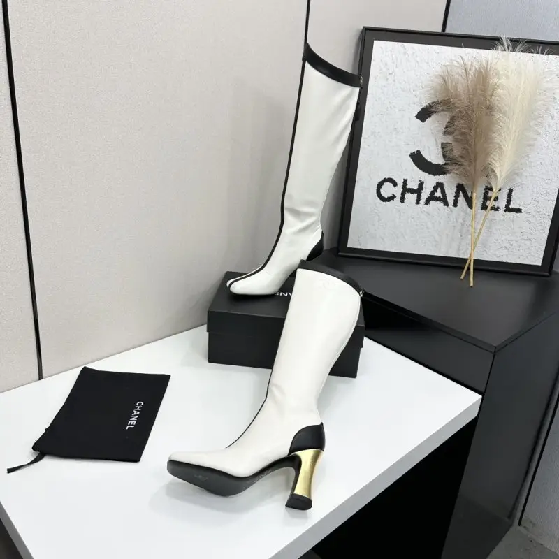 Chanel Boots high leather women's on heel — Photo 3