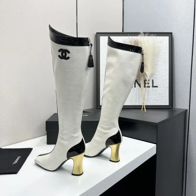 Chanel Boots high leather women's on heel — Photo 4