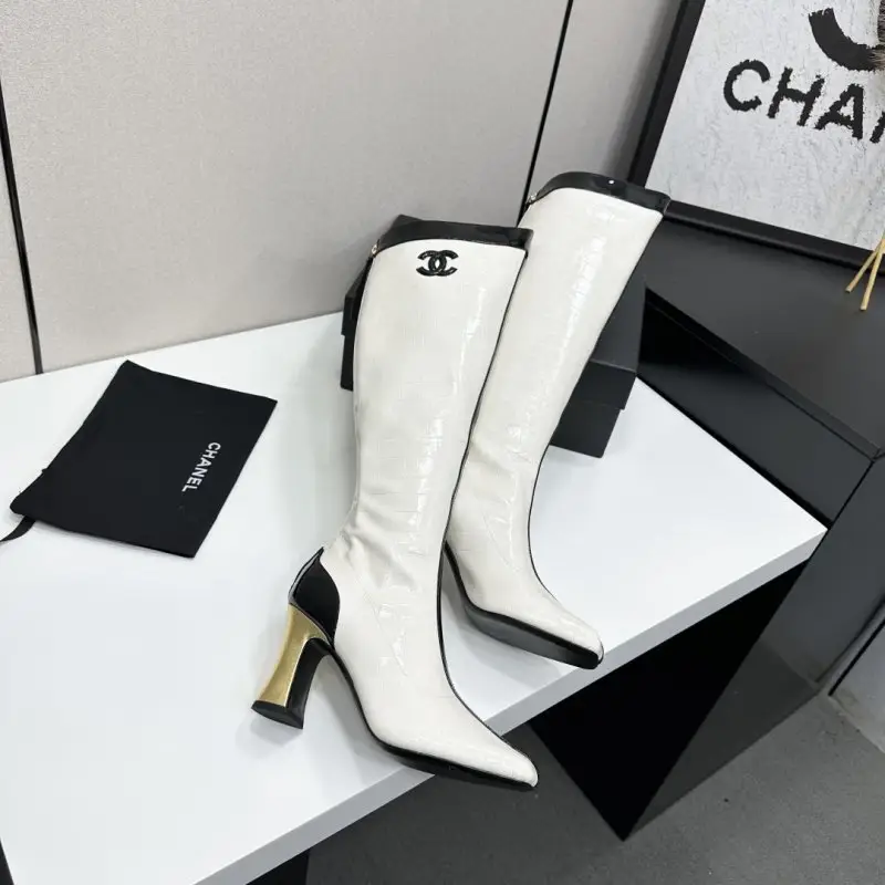 Chanel Boots high leather women's on heel — Photo 5