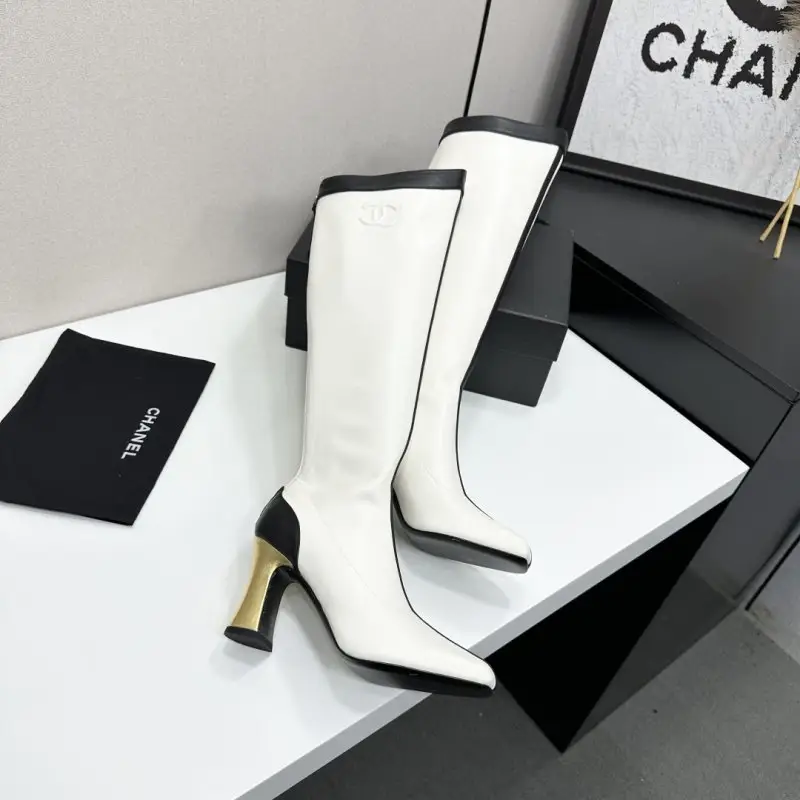 Chanel Boots high leather women's on heel — Photo 5
