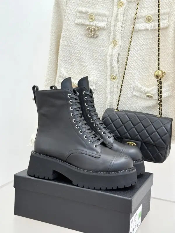 Chanel — Черевики шкіряні на шнурівці жіночі