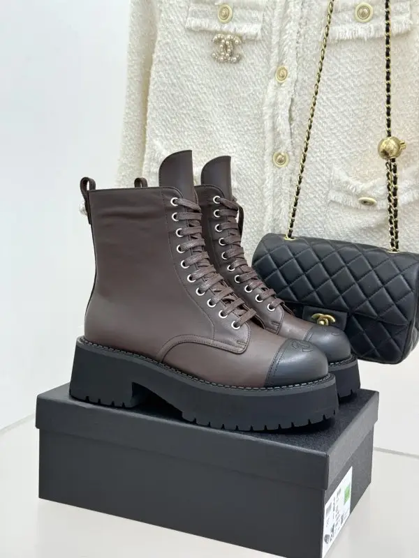 Chanel — Черевики шкіряні на шнурівці жіночі