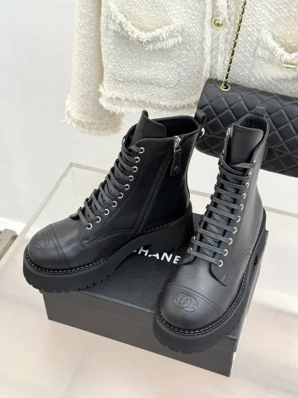 Chanel Черевики шкіряні на шнурівці жіночі — Фото 2