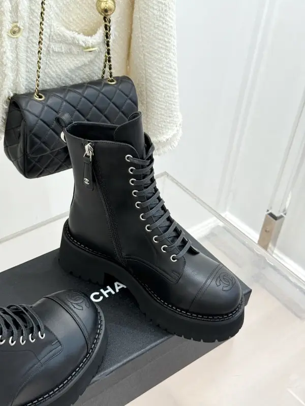 Chanel Черевики шкіряні на шнурівці жіночі — Фото 3