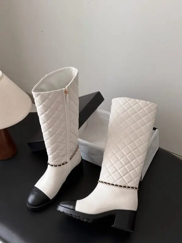 Chanel — Чоботи шкіряні на масивному підборах