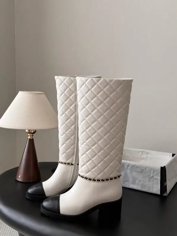 Chanel Чоботи шкіряні на масивному підборах — Фото 3
