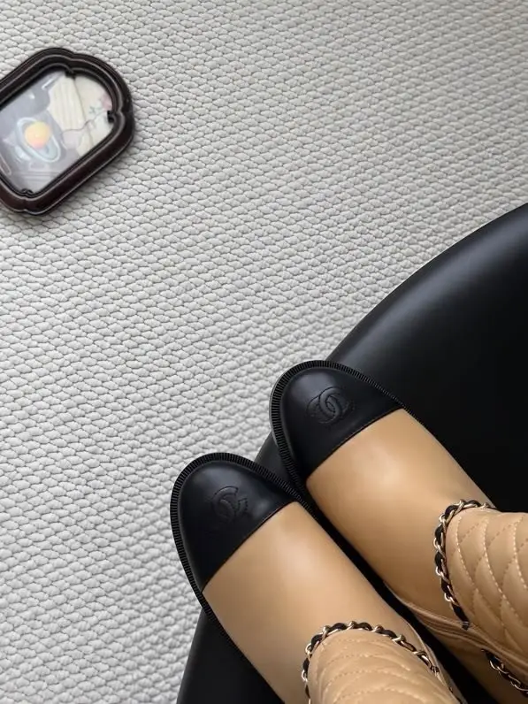 Chanel Boots leather on massive heel — Photo 4