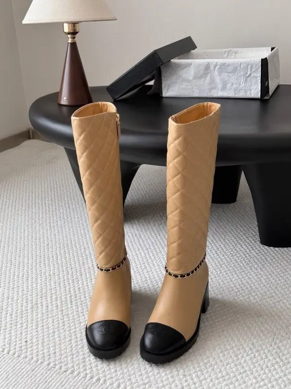 Chanel Boots leather on massive heel — Photo 5