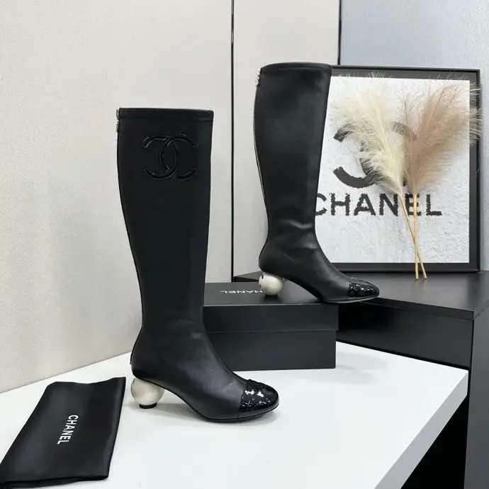 Chanel — Чоботи шкіряні жіночі