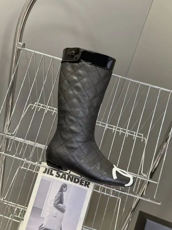 Chanel — Сапоги кожаные женские