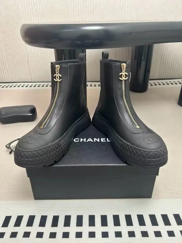 Chanel Ботинки женские кожаные на молнии — Фото 1