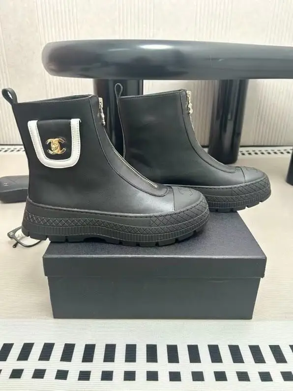 Chanel Ботинки женские кожаные на молнии — Фото 4