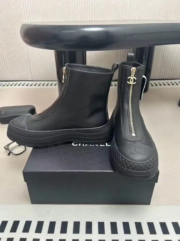 Chanel Ботинки женские кожаные на молнии — Фото 5