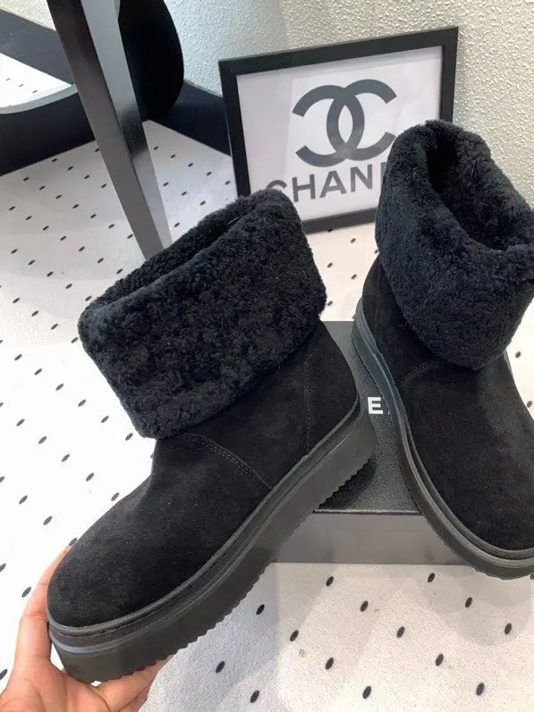 Chanel Boots women's on fur winter — Photo 2