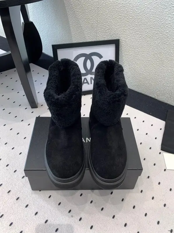 Chanel Boots women's on fur winter — Photo 3