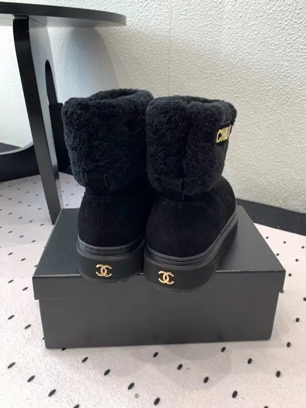 Chanel Boots women's on fur winter — Photo 4