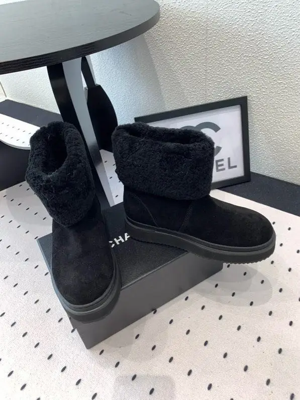 Chanel Boots women's on fur winter — Photo 5