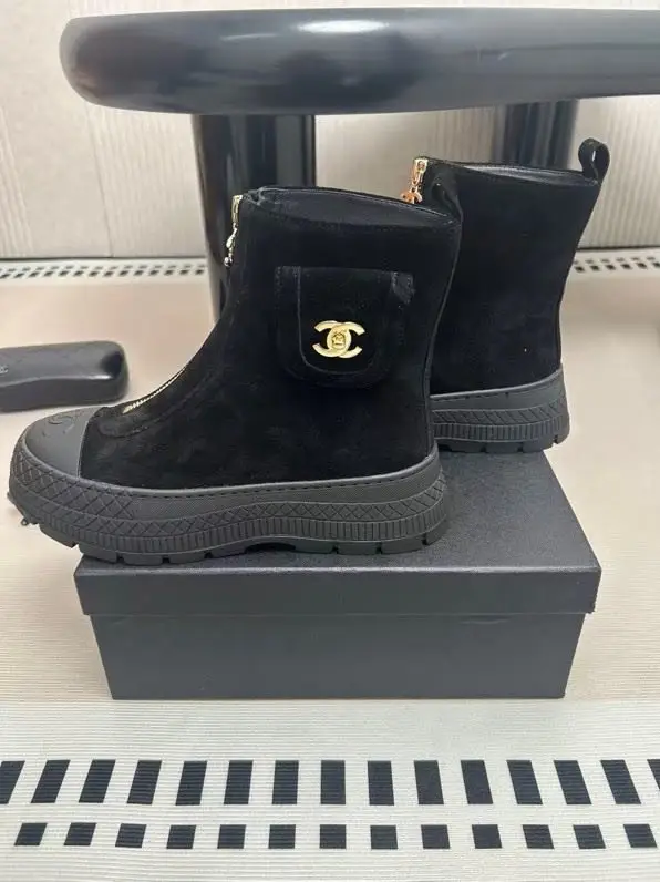 Chanel Ботинки женские замшевые на молнии — Фото 5
