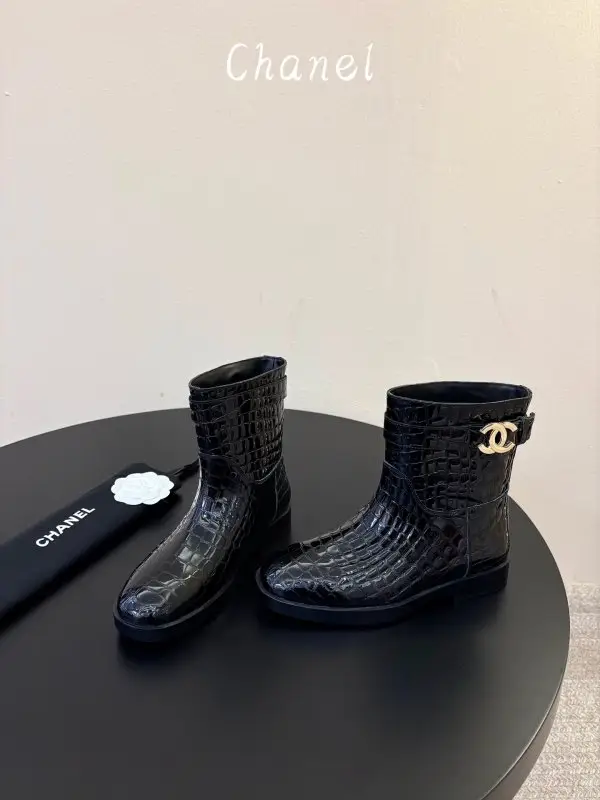 Chanel — Ботинки женские