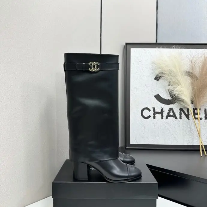 Chanel — Чоботи жіночі