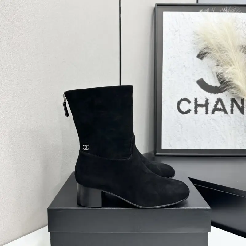 Chanel — Ботинки женские