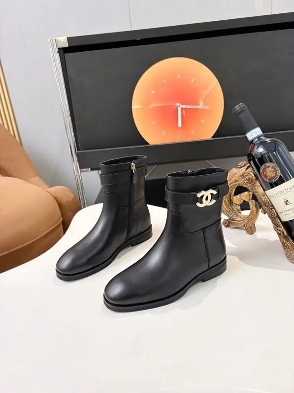 Chanel — Ботинки женские