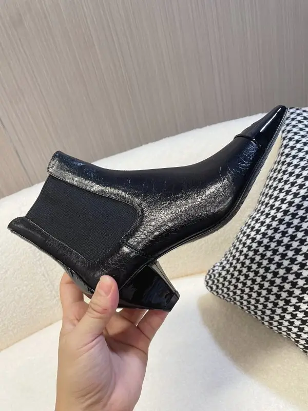 Chanel — Ботинки женские