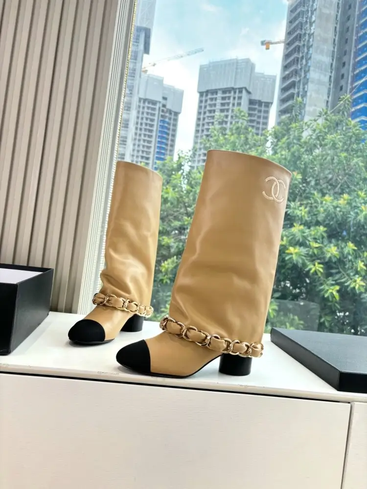 Chanel — Чоботи жіночі