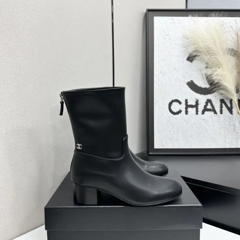 Chanel — Ботинки женские