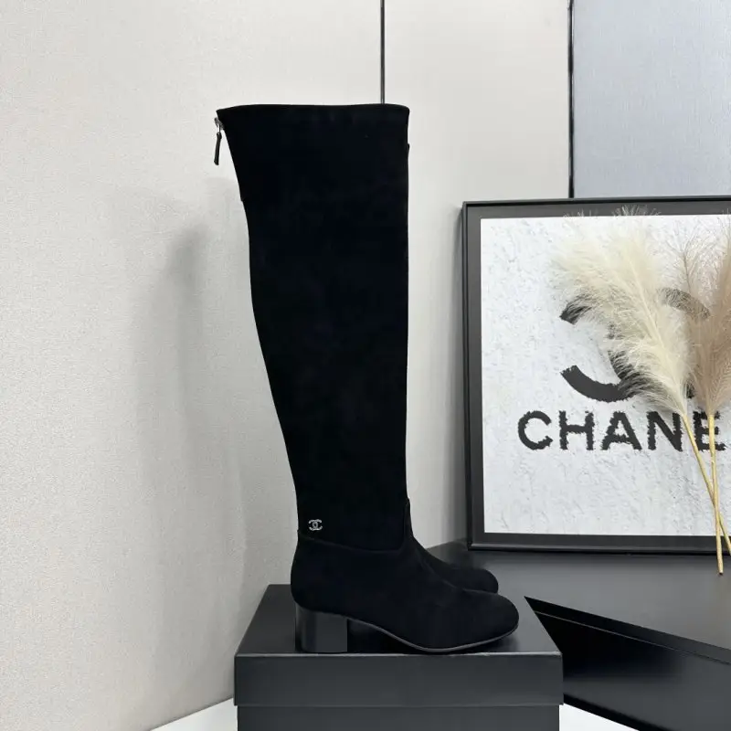 Chanel — Чоботи жіночі