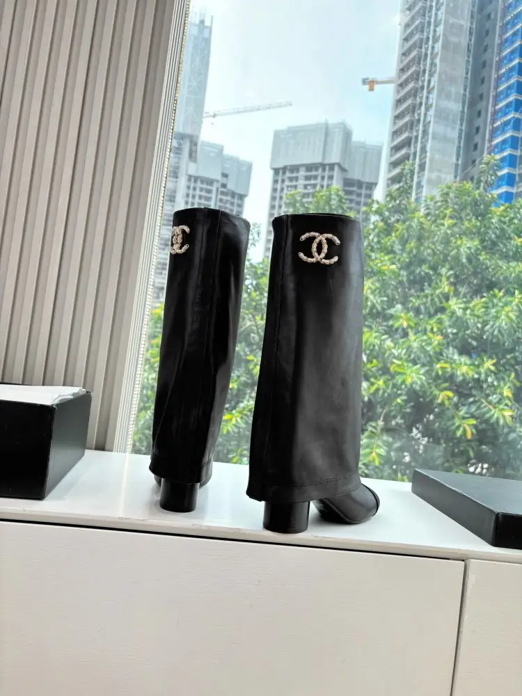 Chanel — Чоботи жіночі
