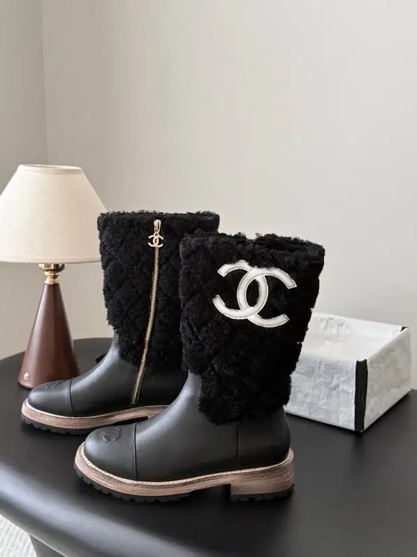 Chanel Чоботи жіночі — Фото 2