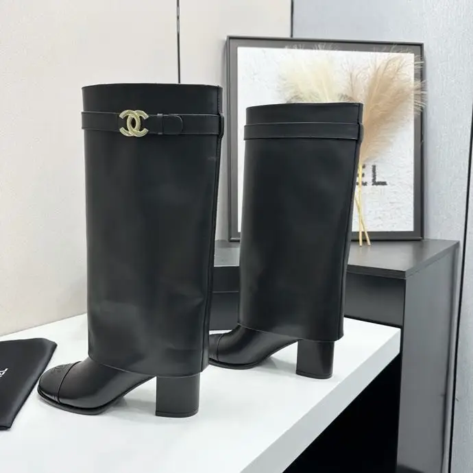 Chanel Сапоги женские — Фото 2