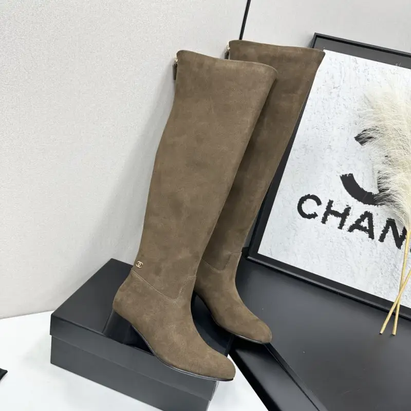 Chanel Чоботи жіночі — Фото 2