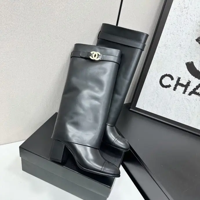 Chanel Сапоги женские — Фото 3