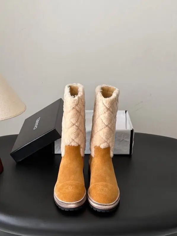 Chanel Чоботи жіночі — Фото 3