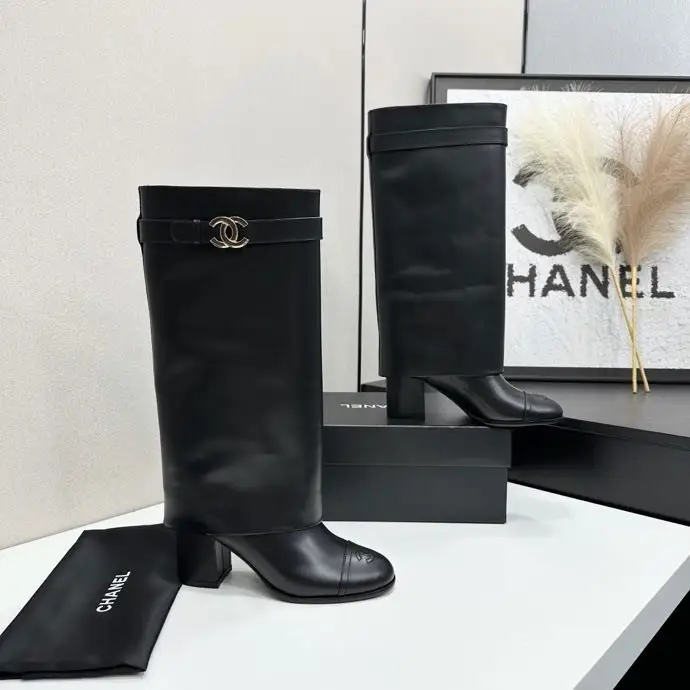 Chanel Сапоги женские — Фото 4