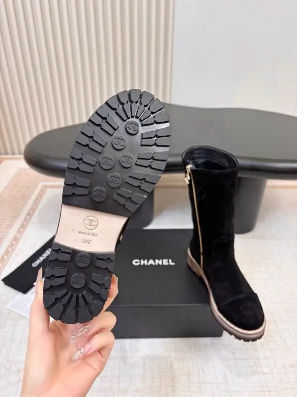 Chanel Чоботи жіночі — Фото 5